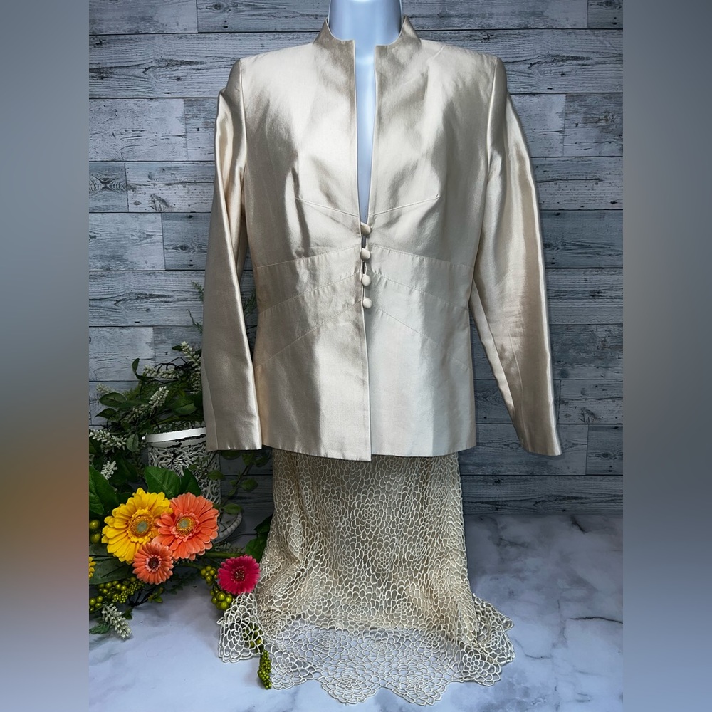 Bill Blass NWT cream suit size 4.